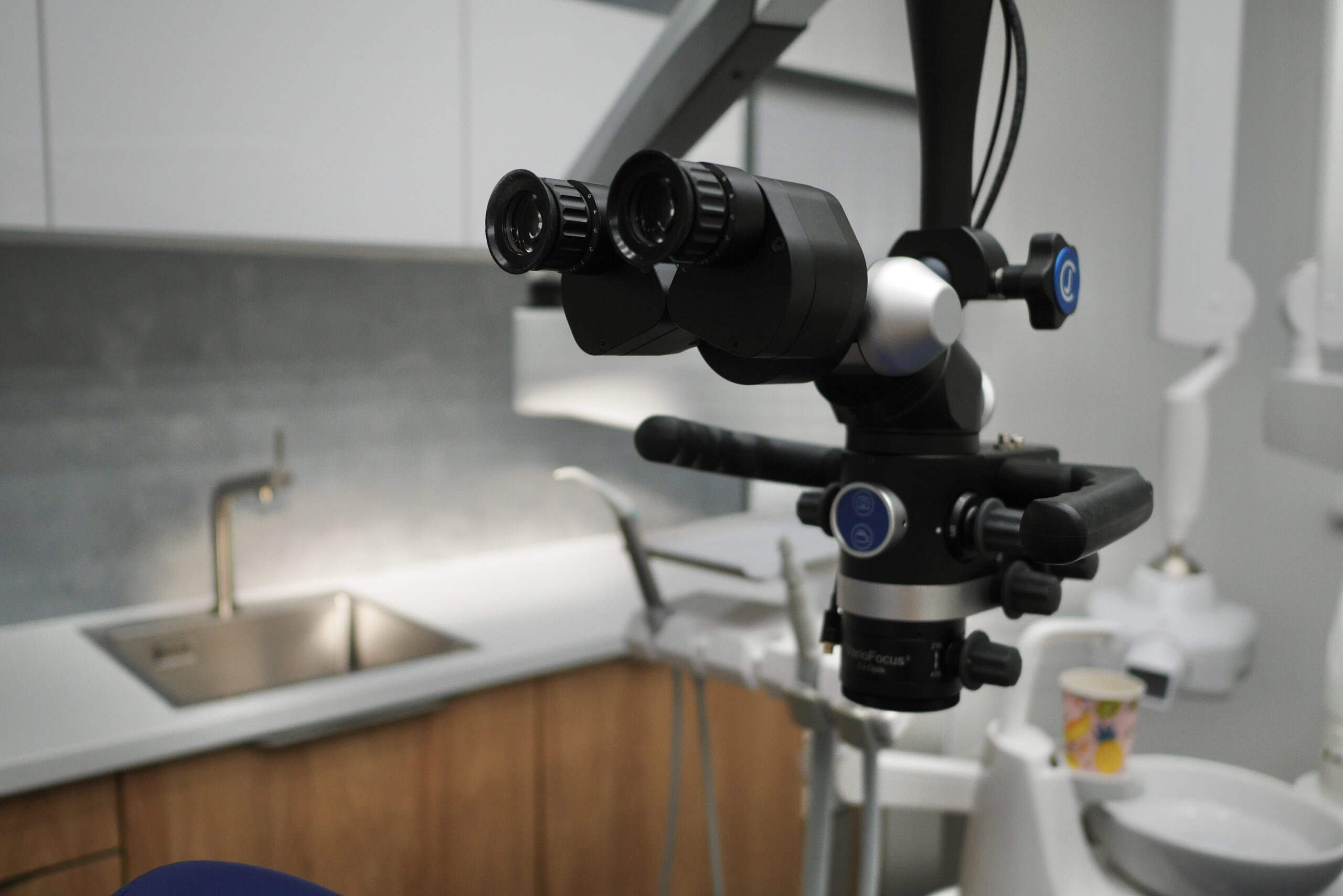 Operační mikroskop v moderní zubní ordinace DENTALIST Hlučín - přesné endodontické ošetření